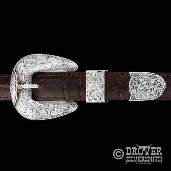 A classic silver belt buckle with a western look never get's old. Make this your Wardrobe Standard of Excellence!